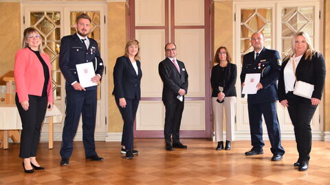 Urkundenübergabe mit Justizministerin Eva-Kühne Hörmann