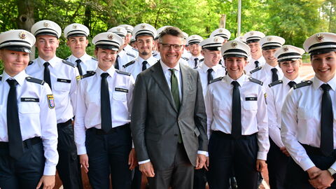 Zentrale Vereidigung von rund 900 Kommissaranwärterinnen und -anwärtern