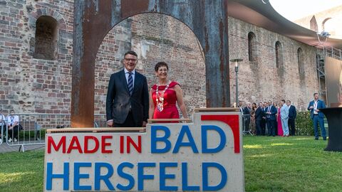 Ministerpräsident Boris Rhein und die Bad Hersfelder Bürgermeisterin Anke Hofmann haben die Bad Hersfelder Festspiele eröffnet.